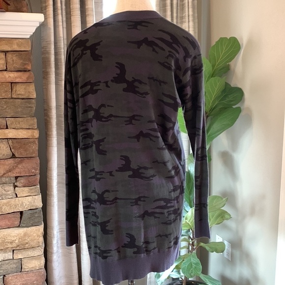 3-$30 NWT Sanctuary long camouflage open front small cardigan - Picture 3 of 6
